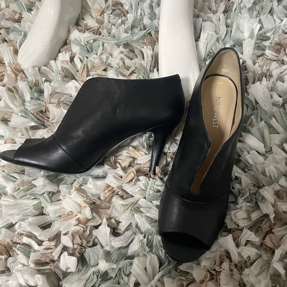 Shoes - Picture 4 of 6